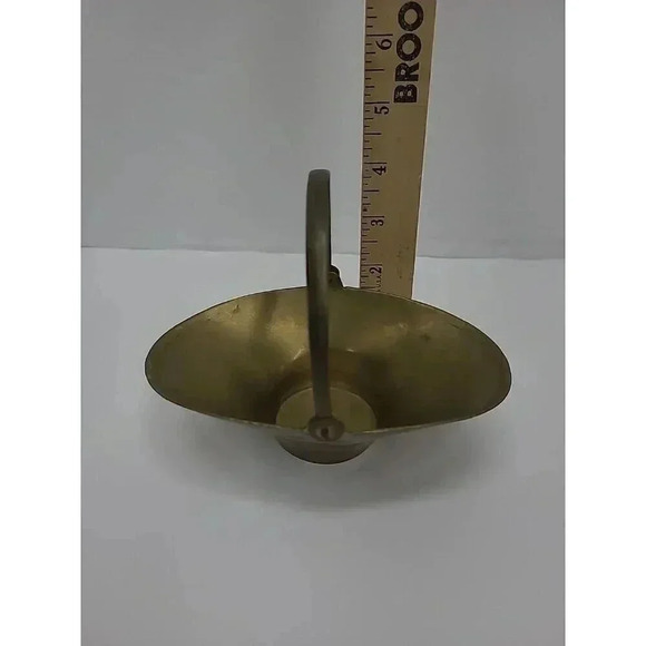Vintage Brass Basket with Moving Handle Made in India Self Sitter Trinket - Picture 3 of 6